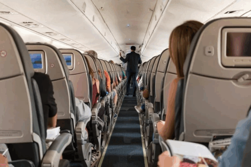 Des amendes salées et des interdictions de vol pour lutter contre les incivilités aériennes en France