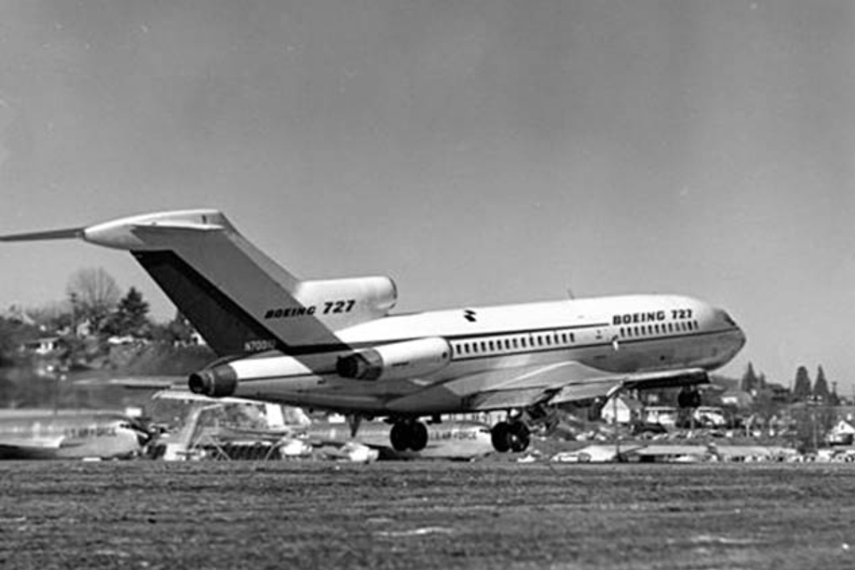 Le 27 novembre 1962, Boeing avait révélé un avion discret mais révolutionnaire qui avait ensuite bouleversé des décennies de transport aérien