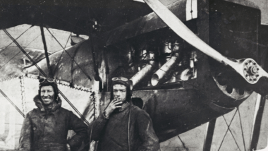 Charles Kingsford Smith s'envole vers un record audacieux dans le ciel en novembre 1935