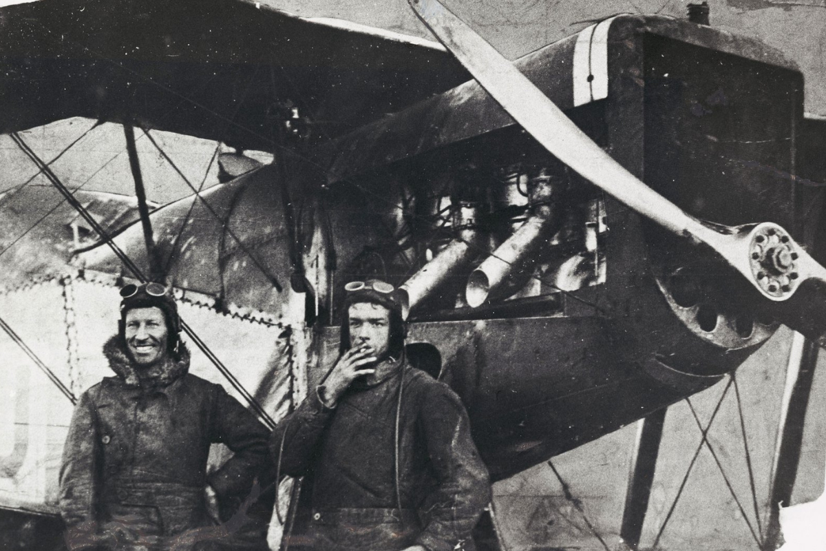 Charles Kingsford Smith s'envole vers un record audacieux dans le ciel en novembre 1935