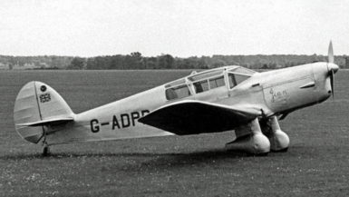 Quand le ciel de 1935 devient théâtre de drame et de gloire : Kingsford Smith disparaît et Broadbent s’empare du record historique