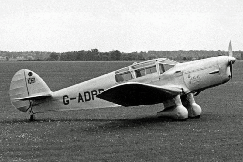 Quand le ciel de 1935 devient théâtre de drame et de gloire : Kingsford Smith disparaît et Broadbent s’empare du record historique