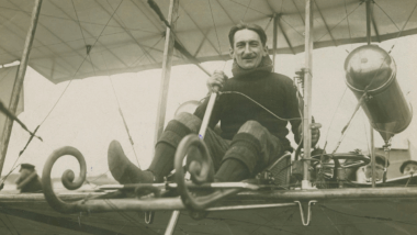 Le 13 novembre 1910, Georges Legagneux a décollé de Paris pour accomplir un exploit jamais vu : rallier Bruxelles à bord d’un biplan de 5 500 kg, dans des conditions extrêmes