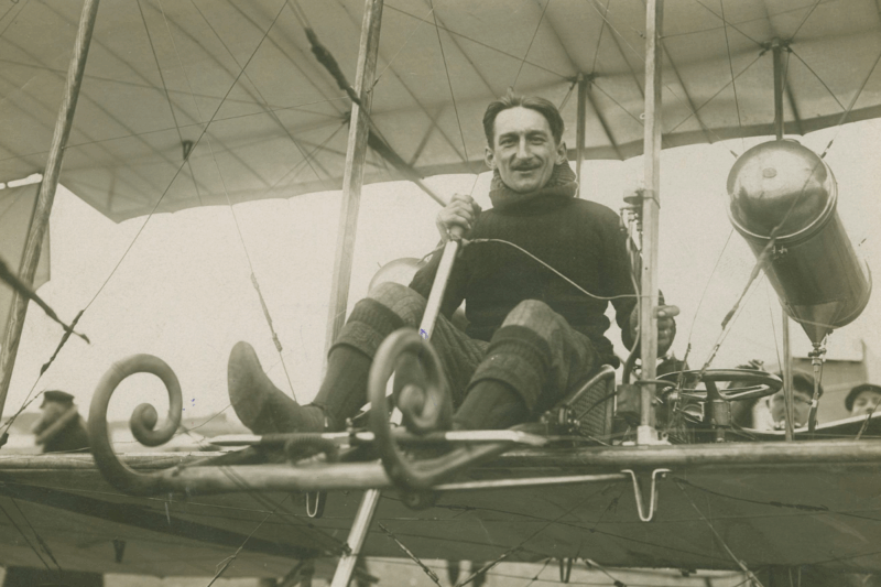 Le 13 novembre 1910, Georges Legagneux a décollé de Paris pour accomplir un exploit jamais vu : rallier Bruxelles à bord d’un biplan de 5 500 kg, dans des conditions extrêmes