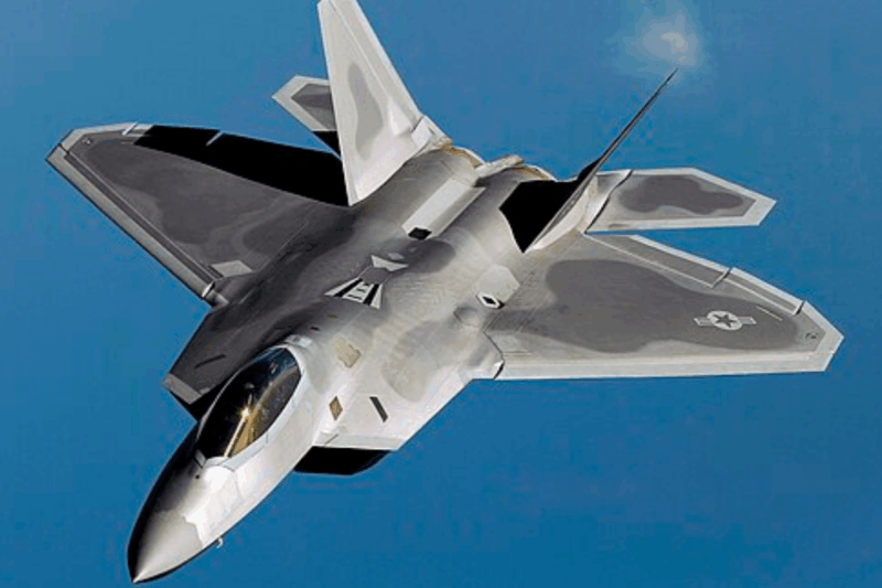 Un F-22A prend le contrôle d’un drone MQ-20 en plein ciel : l’essai secret qui propulse l’aviation militaire dans une nouvelle dimension