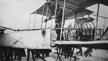 Henri Farman s'envole vers l'histoire en battant un record mondial le 3 novembre 1909