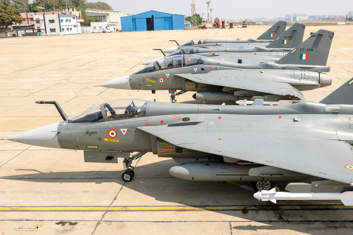 Accident tragique en plein ciel à Dubaï : le HAL Tejas de l’Indian Air Force s’écrase lors d’une démonstration, ravivant les inquiétudes sur sa sécurité