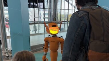 Un robot guide les voyageurs à Lyon-Saint Exupéry et change l'expérience aéroportuaire