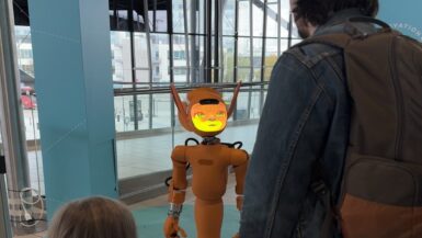 Un robot guide les voyageurs à Lyon-Saint Exupéry et change l'expérience aéroportuaire