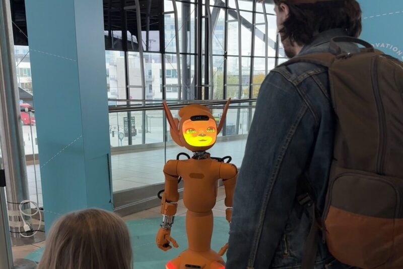 Un robot guide les voyageurs à Lyon-Saint Exupéry et change l'expérience aéroportuaire