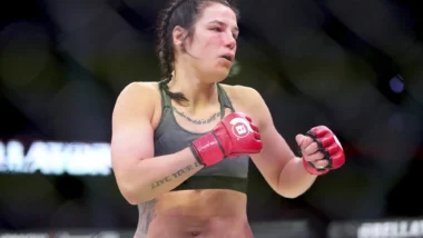 Une combattante de MMA arrêtée en plein vol Ryanair, les passagers sous le choc