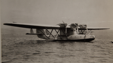 En ce 4 décembre 2024, l’exploit de Bossoutrot ressurgit : le pilote qui a brisé les limites de l’aviation en traversant l’Atlantique aller-retour