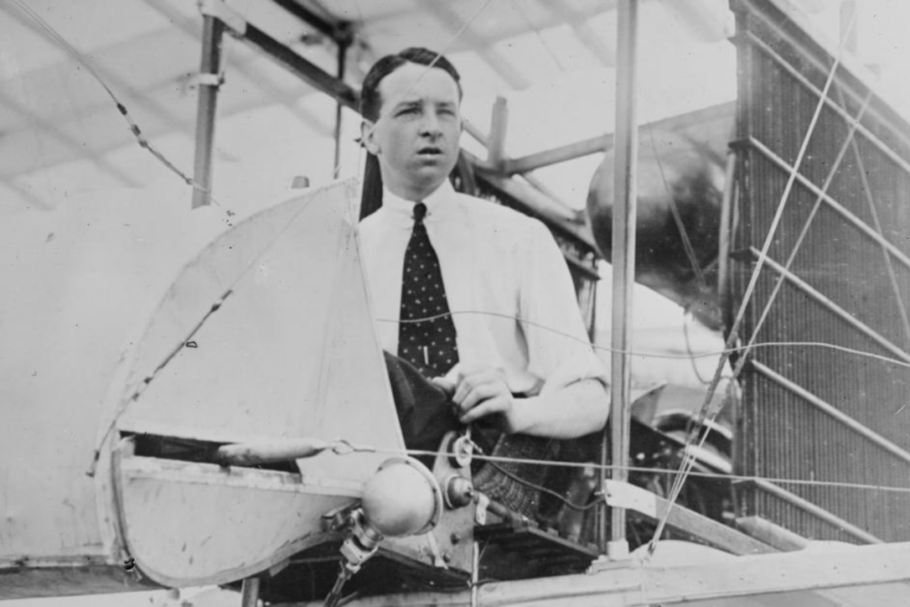 Le 18 décembre 1910, Thomas Sopwith a pris son envol pour un défi aérien audacieux qui a marqué durablement l’histoire de l’aviation