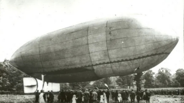 Le 28 décembre 1910, guidé par des feux dans la nuit, Willows a accompli un exploit aérien entre la Grande-Bretagne et la France