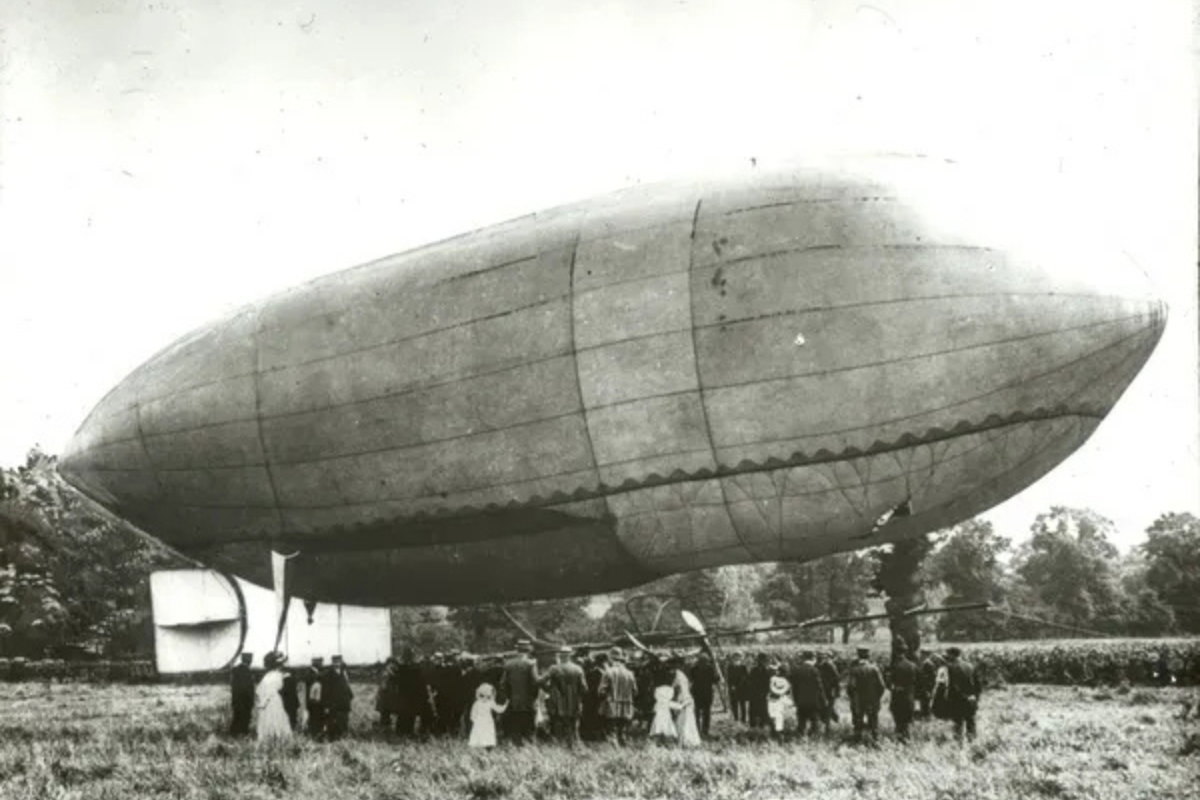 Le 28 d&eacute;cembre 1910, guid&eacute; par des feux dans la nuit, Willows a accompli un exploit a&eacute;rien entre la Grande-Bretagne et la France