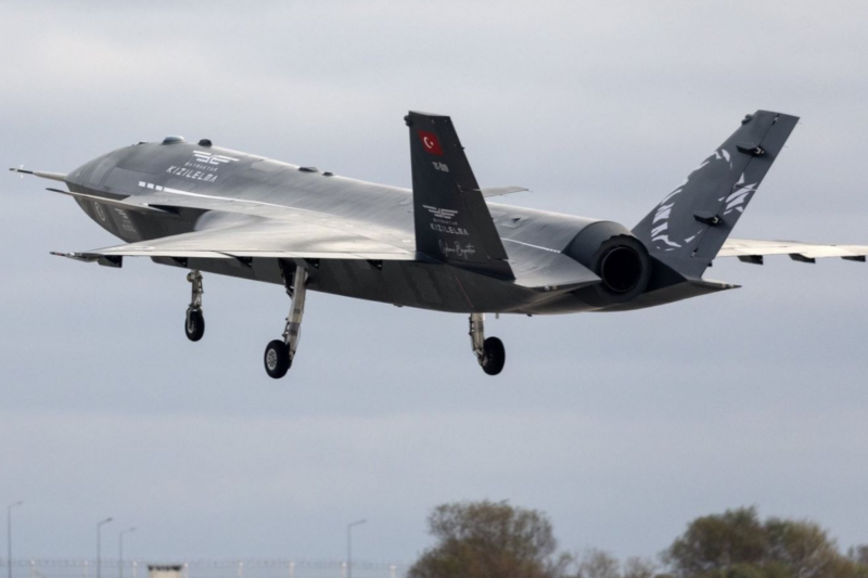 Incroyable exploit a&eacute;rien : deux drones turcs r&eacute;alisent un vol de combat autonome in&eacute;dit