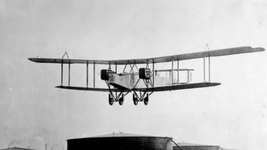 Un avion de la ligne postale s’est écrasé le 14 décembre 1920 à Londres, laissant morts, blessés et un quartier sous le choc
