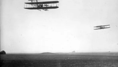 Cecil Stanley Grace a traversé la Manche le 22 décembre 1910, a fait demi-tour à cause du mauvais temps, puis a disparu sans laisser de trace