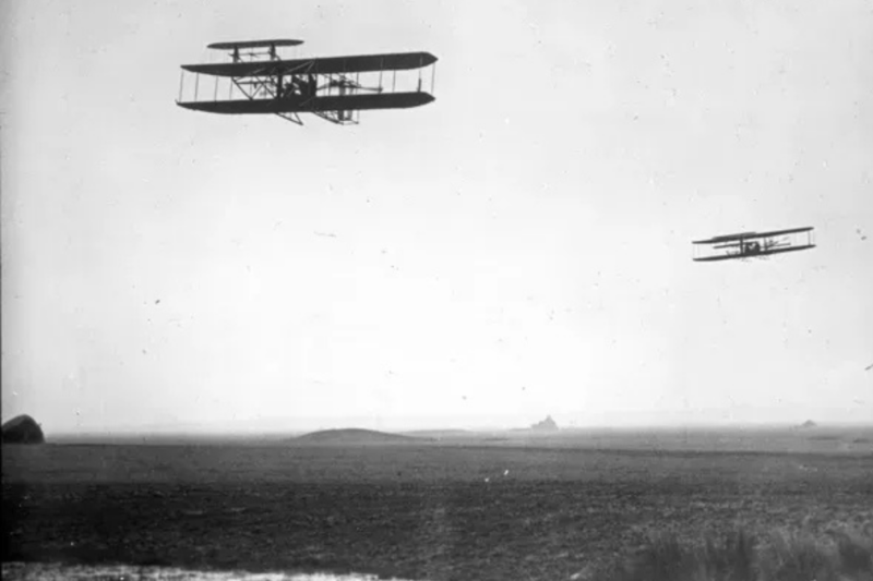 Cecil Stanley Grace a travers&eacute; la Manche le 22 d&eacute;cembre 1910, a fait demi-tour &agrave; cause du mauvais temps, puis a disparu sans laisser de trace