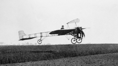 Le 16 décembre 1909, Jacques de Lesseps a pris son envol à Issy-les-Moulineaux et a réalisé un exploit aérien qui a stupéfié la France