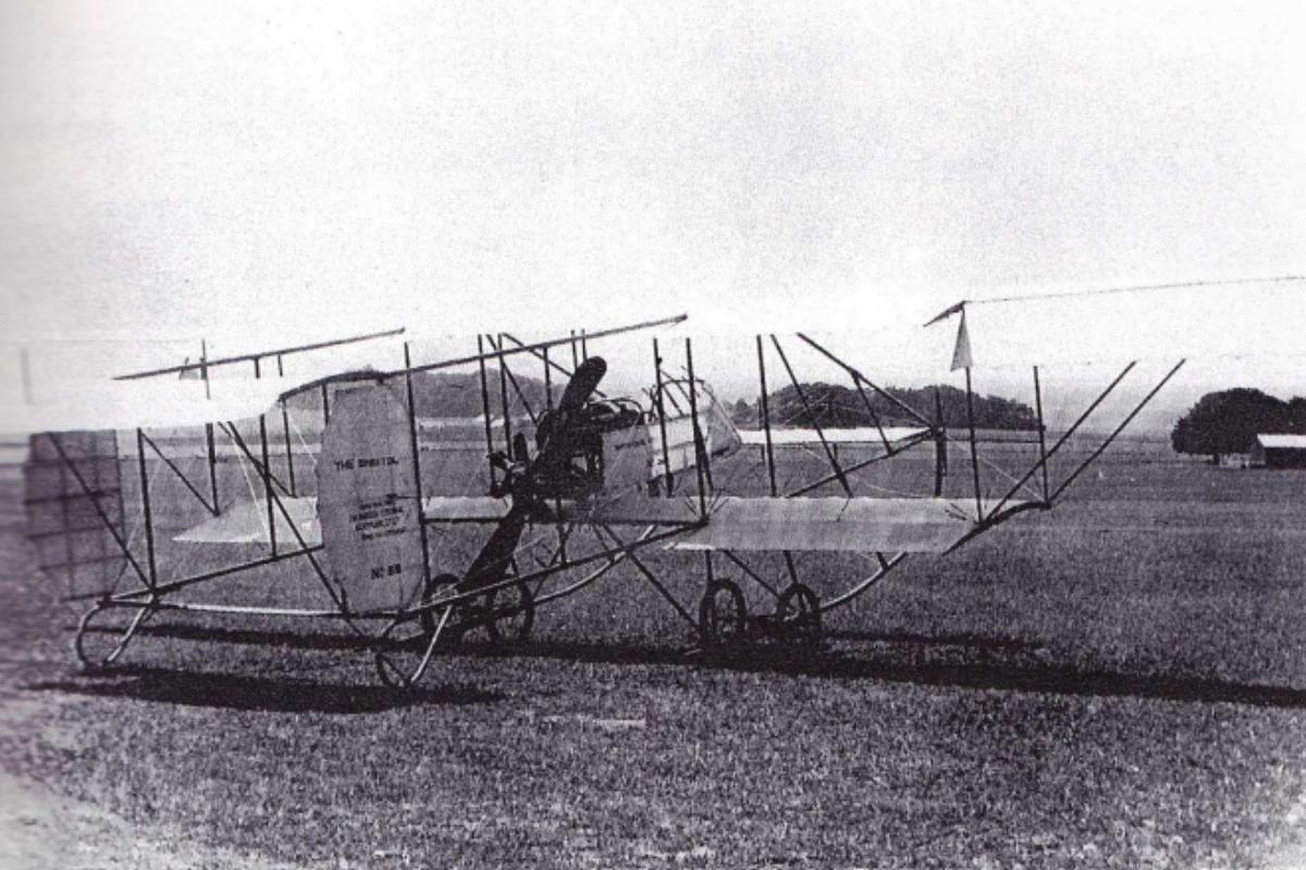 Maurice Tabuteau s&rsquo;est lanc&eacute; dans un vol audacieux le 30 d&eacute;cembre 1910 &agrave; la veille de la cl&ocirc;ture et a boulevers&eacute; la Coupe Michelin