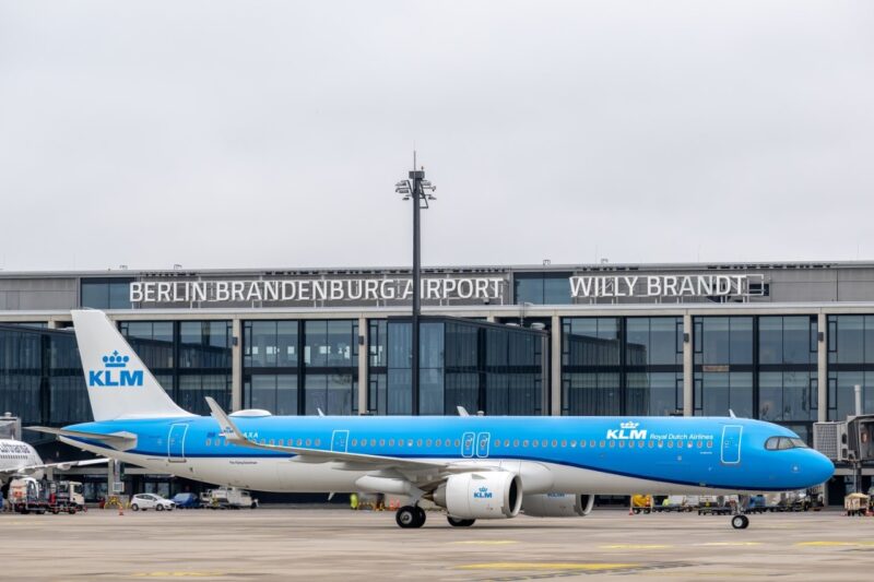 KLM dit adieu à son premier 737-800 et mise sur l'avenir avec l'Airbus A321neo