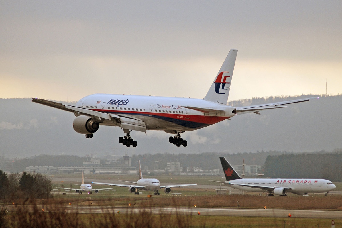 La Malaisie reprend les recherches du vol MH370, l'espoir rena&icirc;t pour les familles des disparus