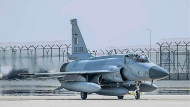 Le Pakistan s'apprête à fournir des avions JF-17 à l'armée du maréchal Haftar, un tournant stratégique inattendu