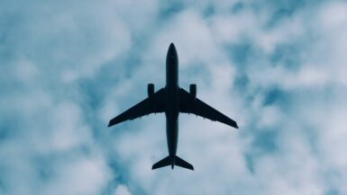 Airbus atteint un record de livraisons en 2025 et voit son carnet de commandes exploser