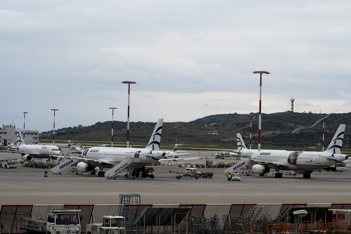 Des avions clou&eacute;s au sol en Gr&egrave;ce apr&egrave;s une panne radio, des passagers racontent leur attente