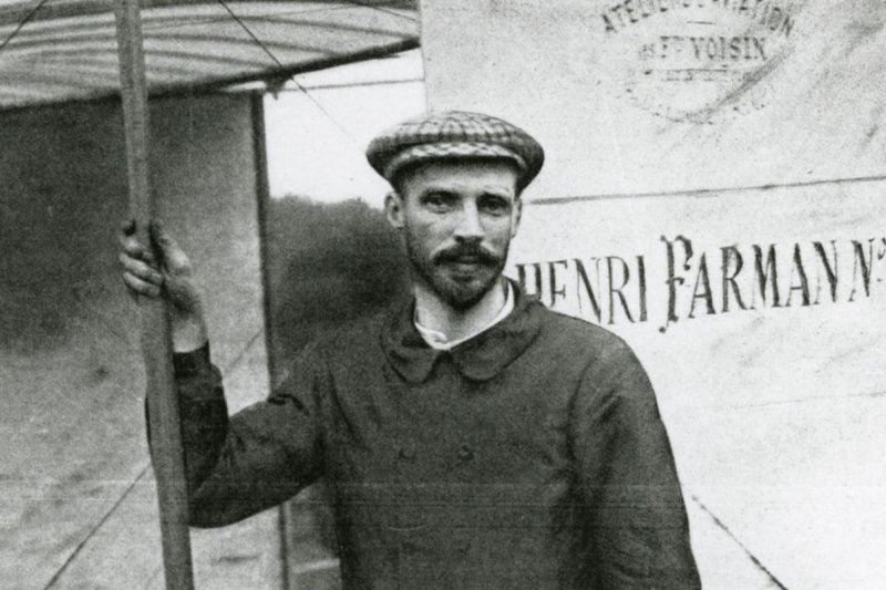 Le 11 janvier 1908, dans le froid glacial d&rsquo;Issy-les-Moulineaux, Henri Farman a r&eacute;ussi des vols d&rsquo;essai qui ont chang&eacute; l&rsquo;aviation