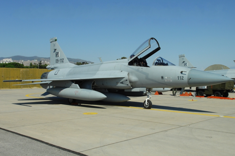 L'Arabie saoudite envisage d'acqu&eacute;rir des avions JF-17 du Pakistan, un tournant strat&eacute;gique inattendu