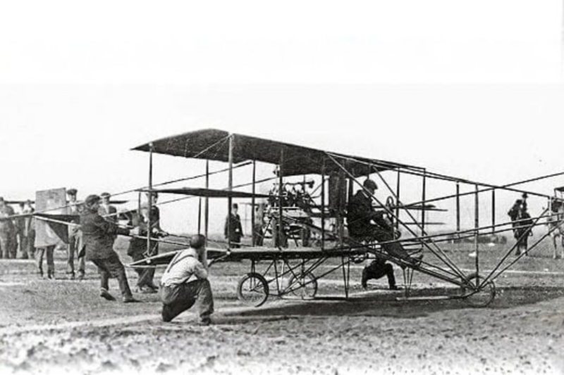 Le 20 janvier 1910, des milliers de spectateurs se sont press&eacute;s &agrave; Los Angeles pour assister &agrave; un &eacute;v&eacute;nement a&eacute;rien qui allait entrer dans l&rsquo;histoire