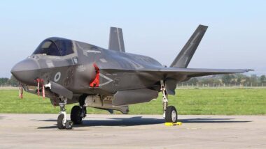 Le Royaume-Uni se prépare à un avenir aérien réduit avec seulement 74 F-35 en 2033, un choix stratégique qui interroge