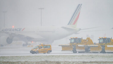 Les voyageurs pris au dépourvu alors que 40% des vols parisiens sont annulés ce matin