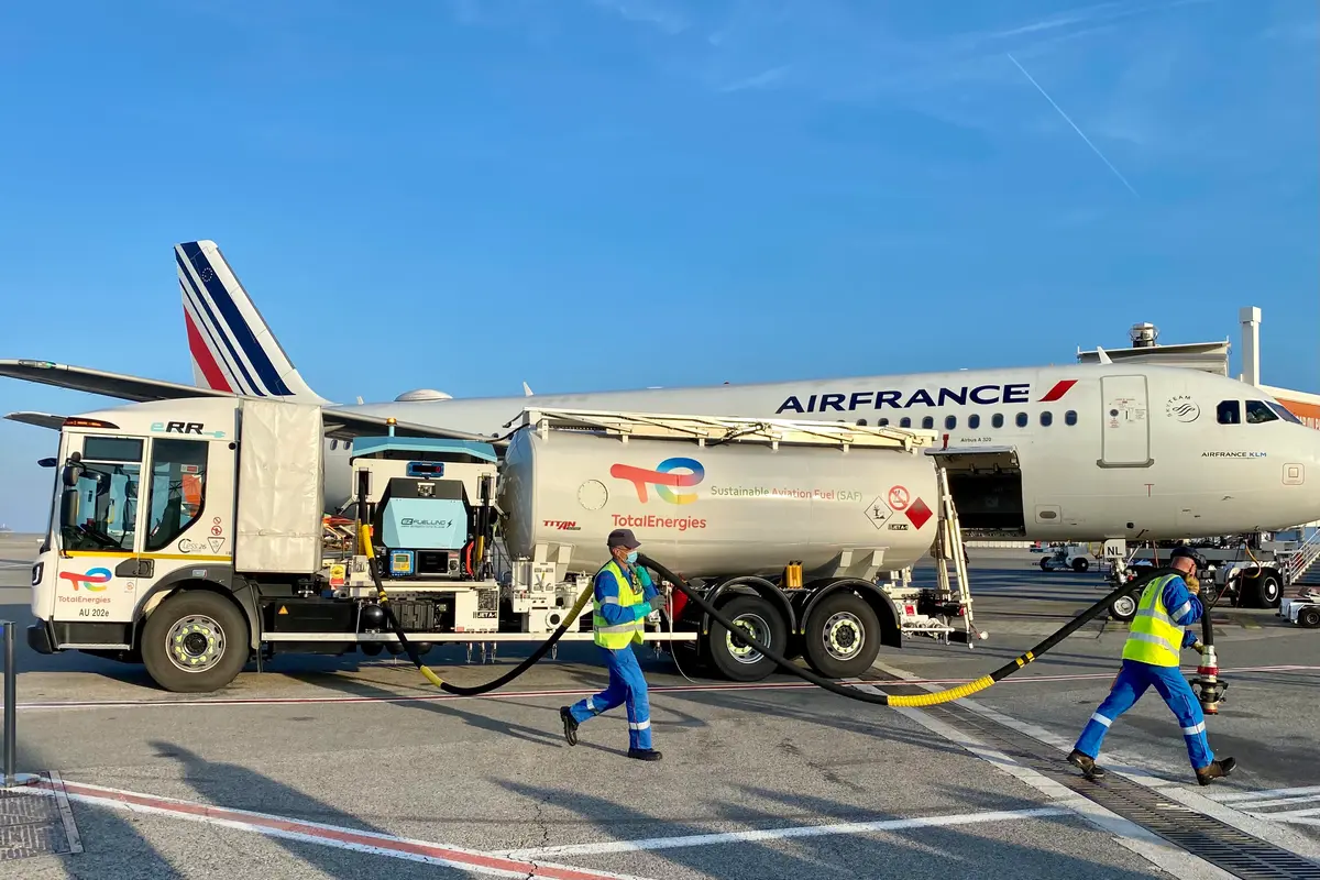 TotalEnergies esp&egrave;re un virage europ&eacute;en vers le carburant d'aviation durable pour 2026