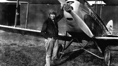 Un avion disparaît mystérieusement en 1941, laissant des familles sans réponses depuis des décennies