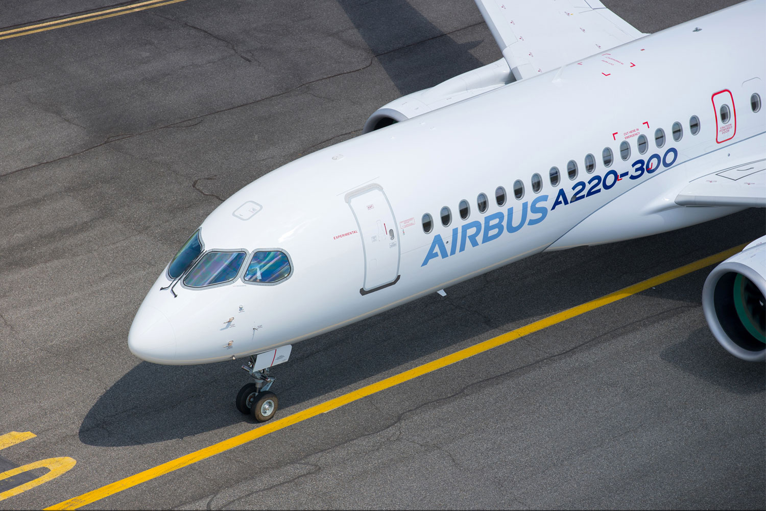 Airbus envisage un A220 plus spacieux et teste l'int&eacute;r&ecirc;t des compagnies a&eacute;riennes