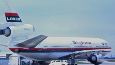 Le 8 février 1966, une compagnie britannique a bouleversé l’aviation en lançant le premier modèle low-cost du pays