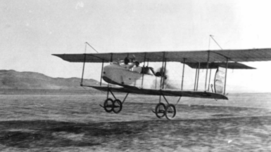 Deux aviateurs se sont aventurés au-dessus du Sahara le 17 février 1912, défiant les limites de l’époque