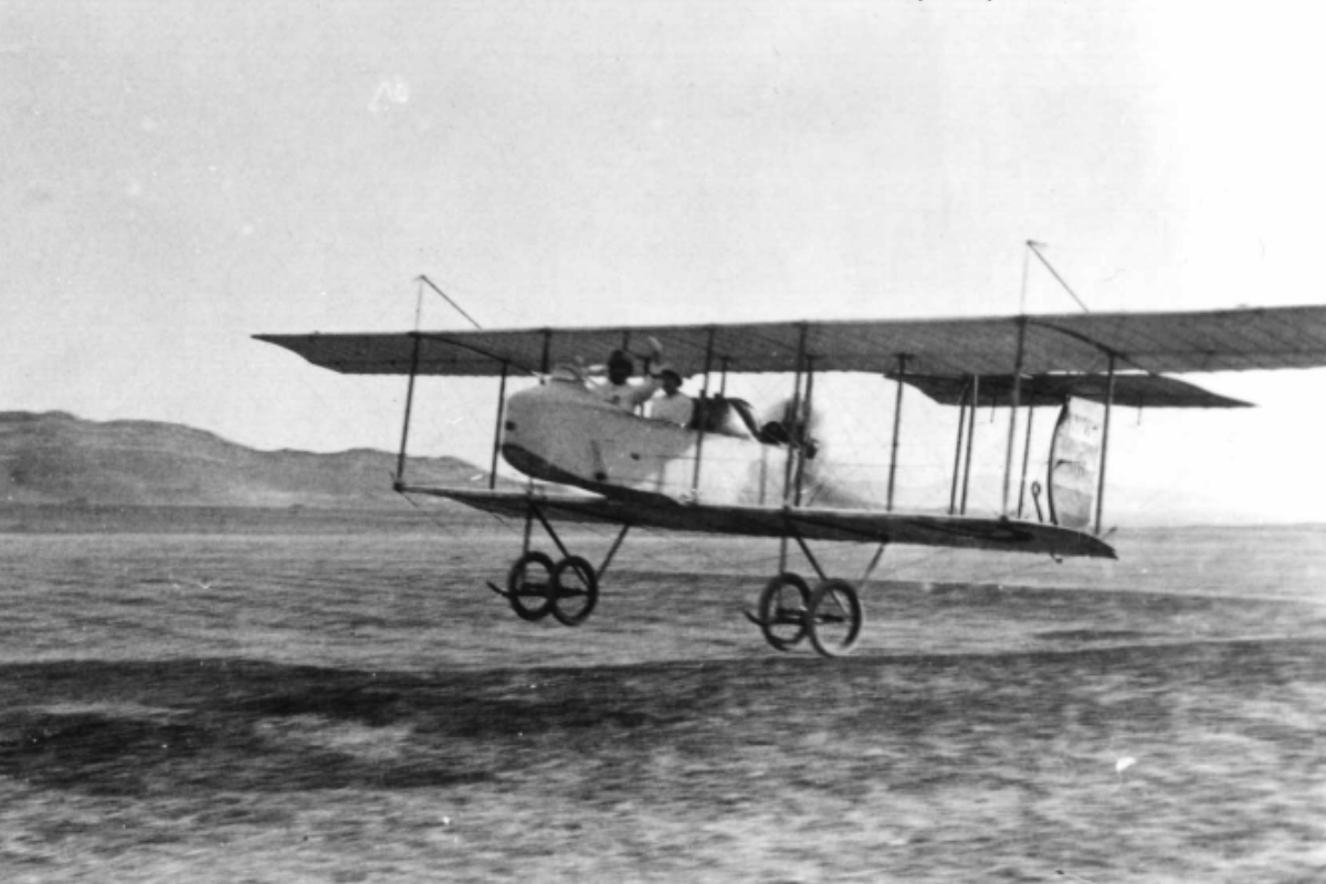Deux aviateurs se sont aventur&eacute;s au-dessus du Sahara le 17 f&eacute;vrier 1912, d&eacute;fiant les limites de l&rsquo;&eacute;poque