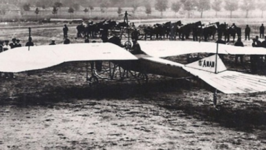 Deux pilotes se sont retrouvés piégés dans une collision en plein vol le 10 février 1914, choquant l’Allemagne entière