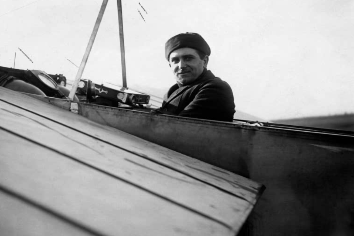 Le 2 f&eacute;vrier 1911, un pilote fran&ccedil;ais a battu tous les records en faisant d&eacute;coller un monoplan charg&eacute; de passagers